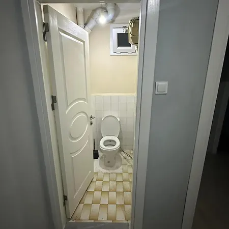 Gasthof Private In 2 Mins To Metrobues In Shared